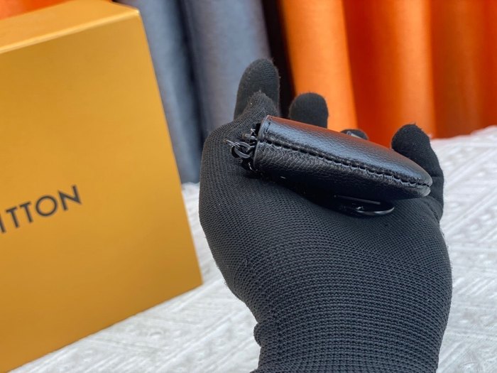 Card holder Louis Vuitton zippered card holder Black Size 12x7cm