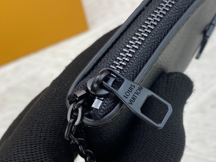 Card holder Louis Vuitton zippered card holder Black Size 12x7cm