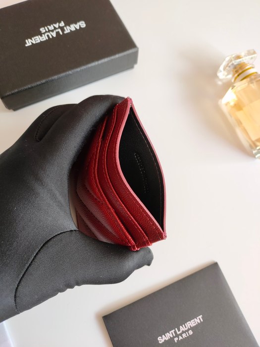Card holder Saint Laurent quilted leather card holder Burgundy Size 10.5x7.5x0.5cm