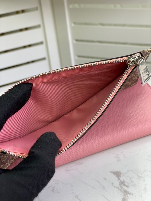 Clutch bag Coach multi card envelope style with coin pouch Beige Size 20x10x4cm