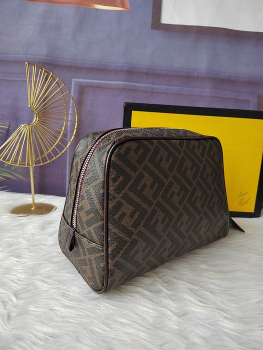 Clutch bag Fendi cosmetic pouch Brown Size 25x17x13cm