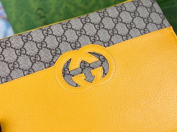 Clutch bag Gucci GG Supreme Leather Wristlet Tan Size 30.5x21x1.5cm