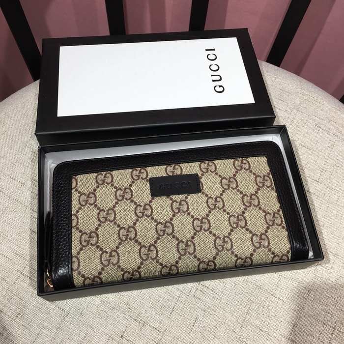 Clutch bag Gucci GG canvas zip around Brown Size 19x10cm