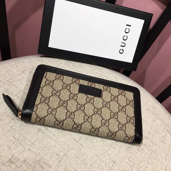 Clutch bag Gucci GG canvas zip around Brown Size 19x10cm