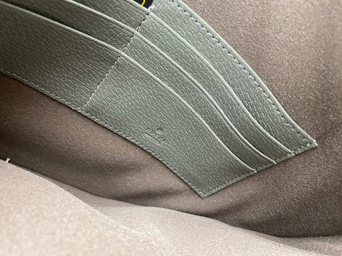 Clutch bag Gucci Grey Size 30.5x21x1.5cm