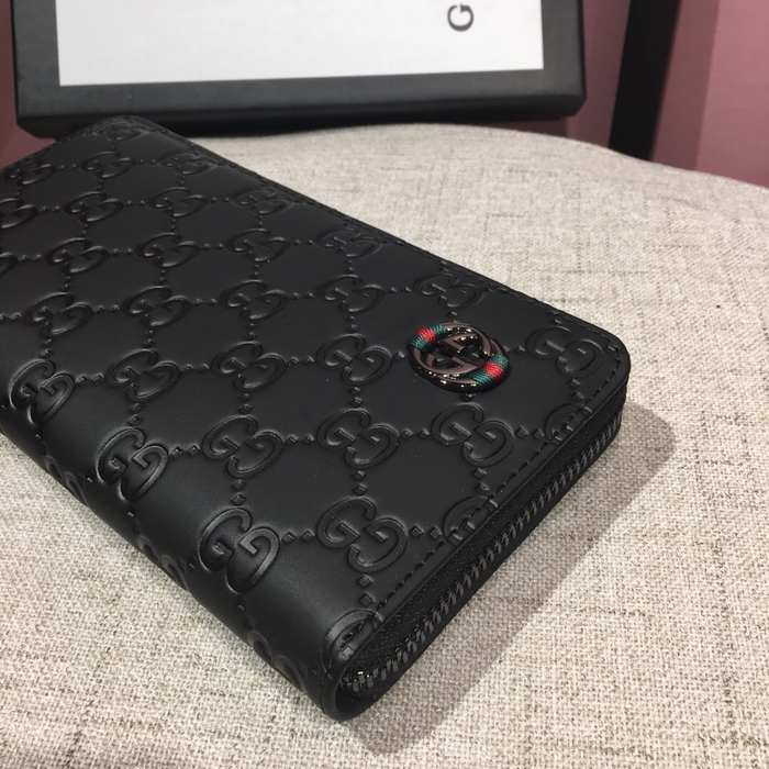 Clutch bag Gucci zip around embossed GG leather Black Size 19x10cm