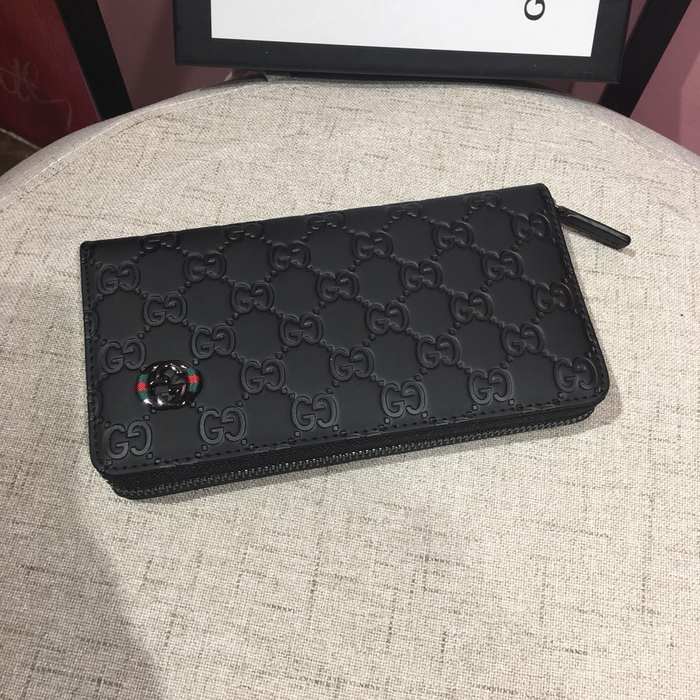 Clutch bag Gucci zip around embossed GG leather Black Size 19x10cm