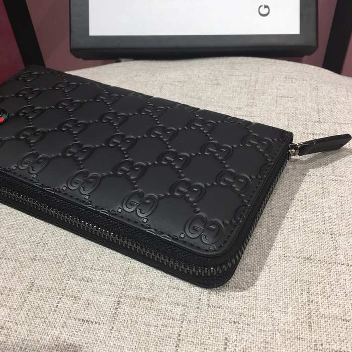 Clutch bag Gucci zip around embossed GG leather Black Size 19x10cm