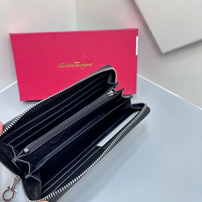 Clutch bag zip around Black Size 19x10cm