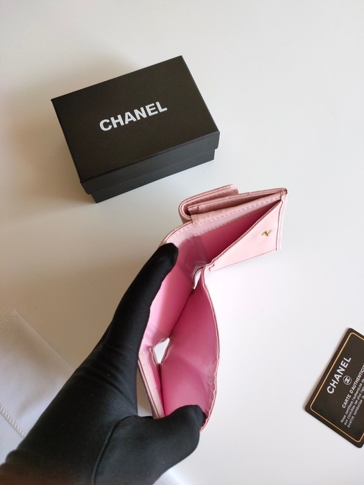 Wallet Chanel quilted lambskin small wallet Beige