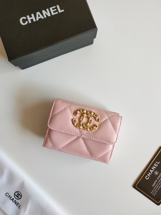 Wallet Chanel quilted lambskin small wallet Beige