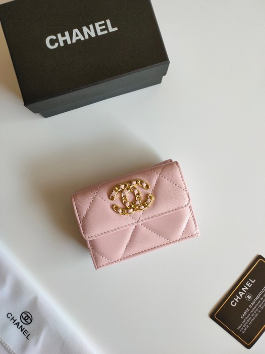 Wallet Chanel quilted lambskin small wallet Beige