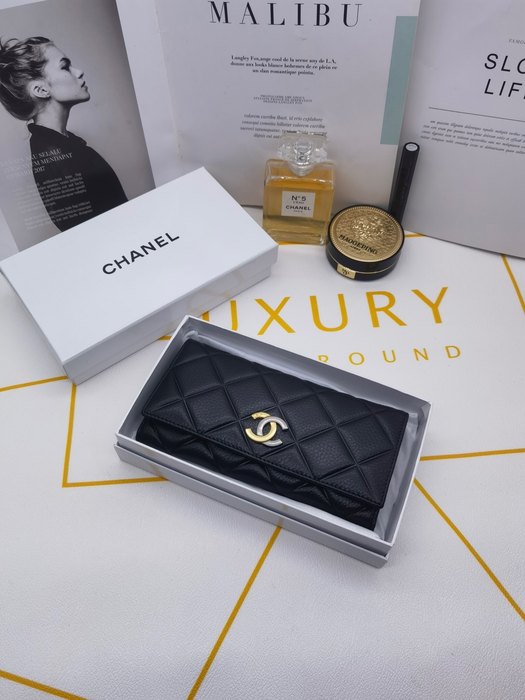 Wallet Chanel quilted long wallet Black