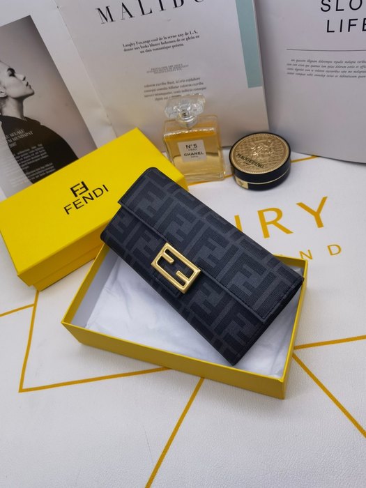 Wallet Fendi logo flap wallet Brown