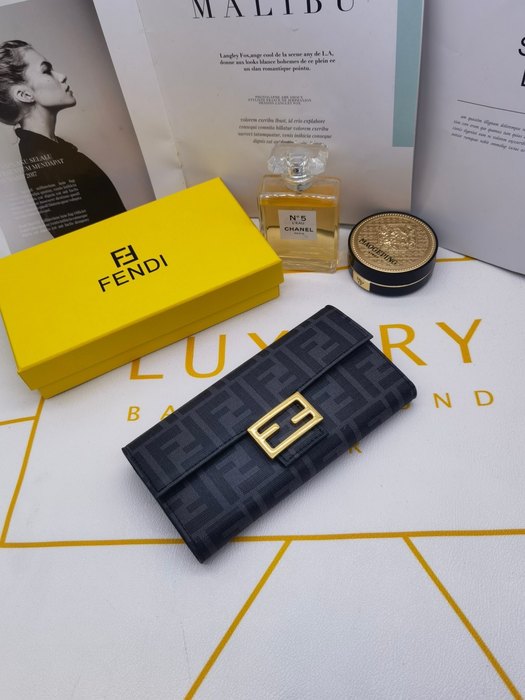 Wallet Fendi logo flap wallet Brown