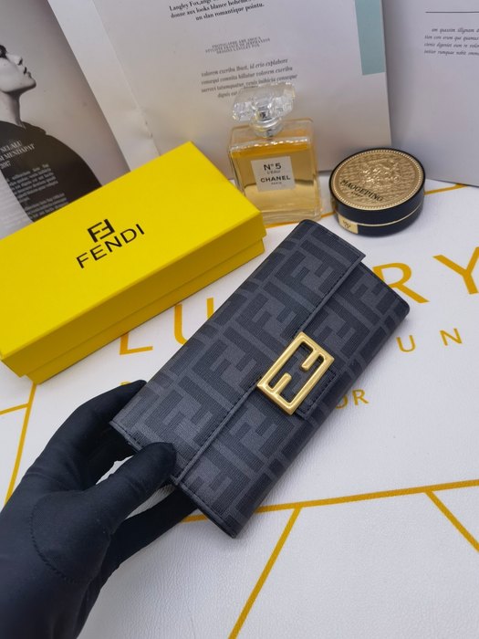 Wallet Fendi logo flap wallet Brown