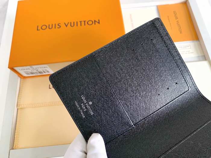 Wallet Louis Vuitton Black Size 10x14cm