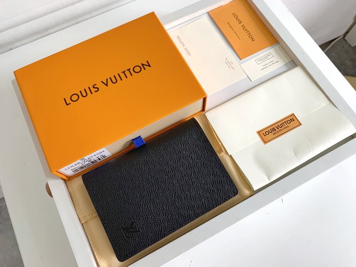 Wallet Louis Vuitton Black Size 10x14cm