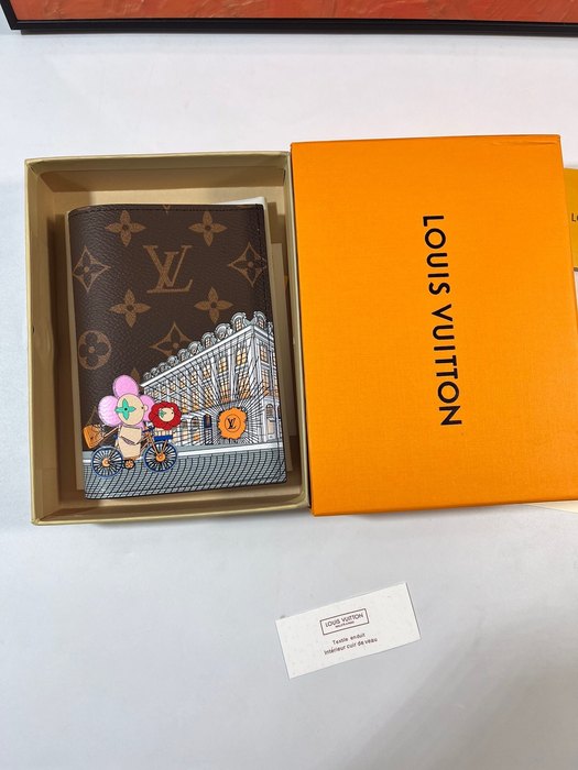 Wallet Louis Vuitton Brown Size 10x14x2.5cm