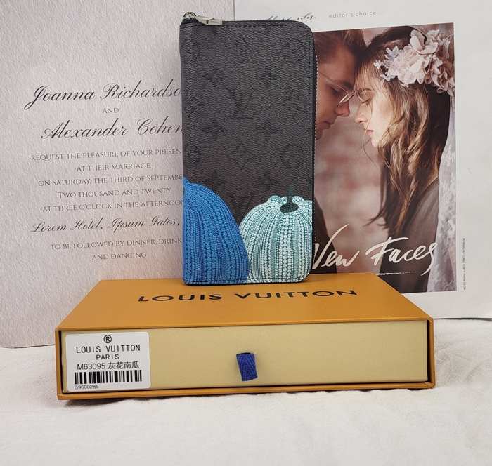 Wallet Louis Vuitton Zipper long wallet Black Size 10x20x2cm