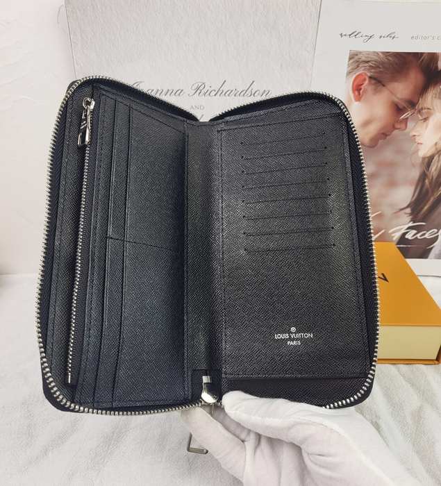 Wallet Louis Vuitton Zipper long wallet Black Size 10x20x2cm