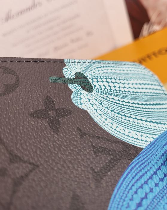 Wallet Louis Vuitton Zipper long wallet Black Size 10x20x2cm