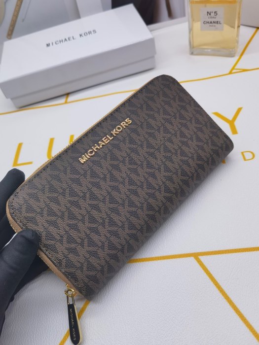 Wallet Michael Kors zip around wallet Brown