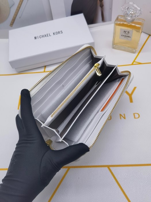 Wallet Michael Kors zip around wallet White