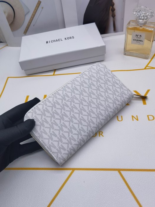 Wallet Michael Kors zip around wallet White