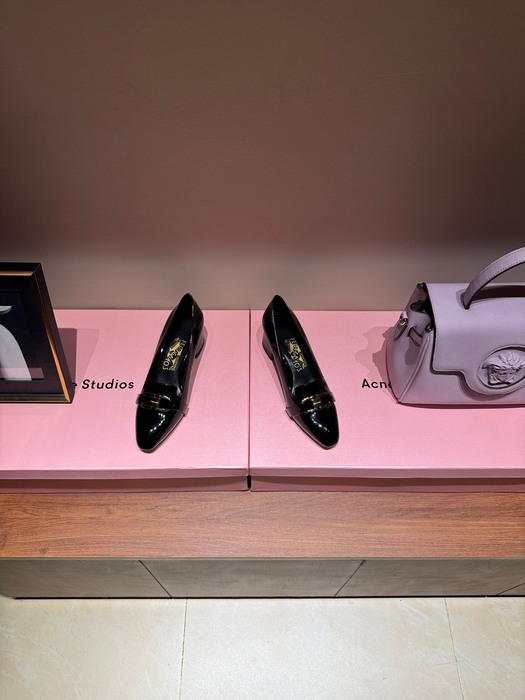 Ferragamo_Women_shoes_yupoo_Original_quality