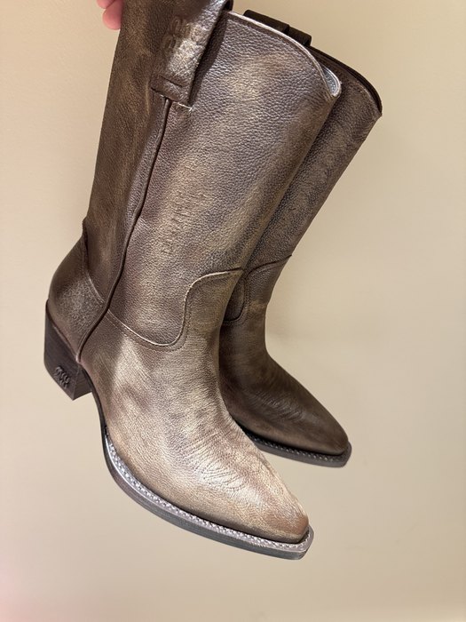 MiuMiu_women_shoes_yupoo_Original_quality