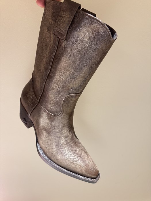 MiuMiu_women_shoes_yupoo_Original_quality