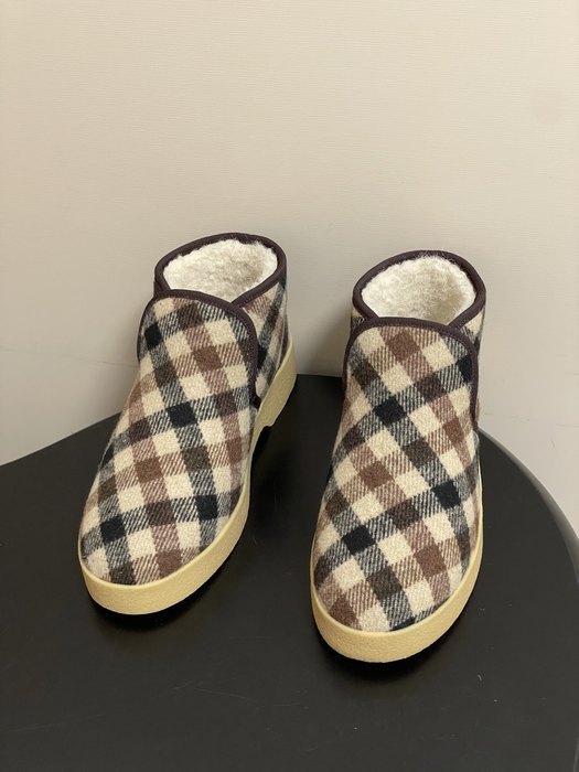 MiuMiu_women_shoes_yupoo_Original_quality