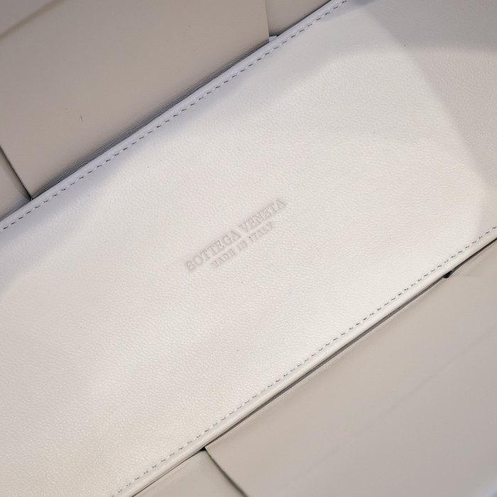 Bottega Veneta Tote bag with sleek design Black 01A 2