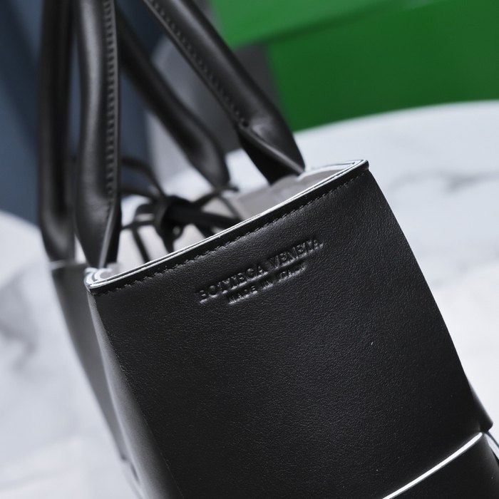 Bottega Veneta Tote bag with sleek design Black 01A 2