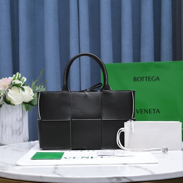 Bottega Veneta Tote bag with sleek design Black 01A 2