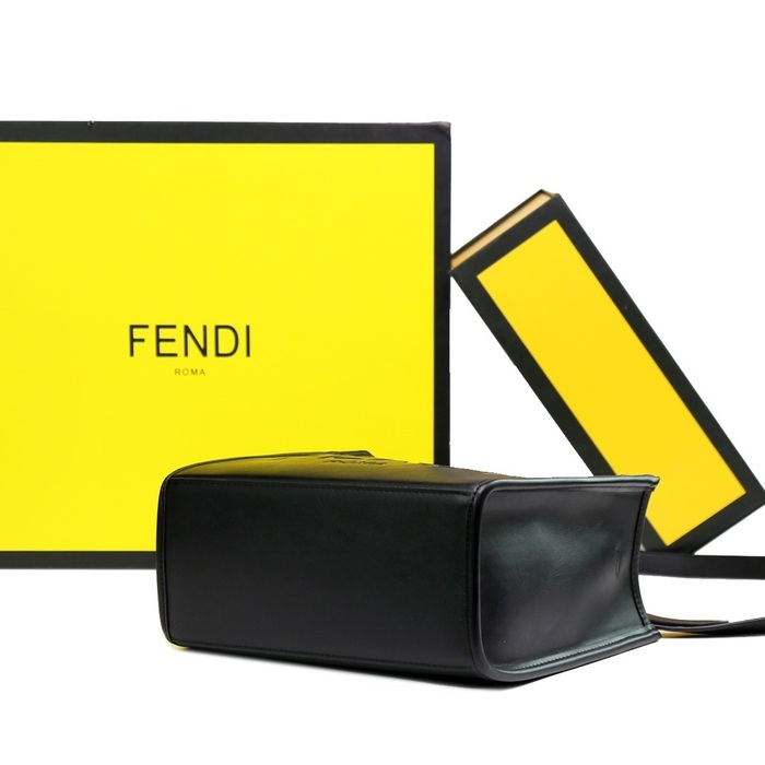 Fendi Tote with classic features Brown 01A