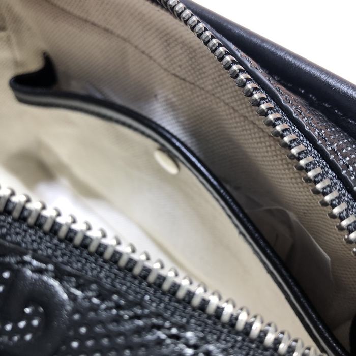 Gucci BagTypeTote Stylish and Functional Tote with Textured Surface Black 01A