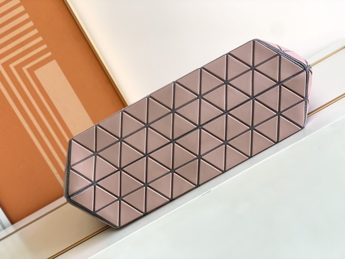 Issey Miyake Tote Bag with geometric design and spacious interior Beige 01A