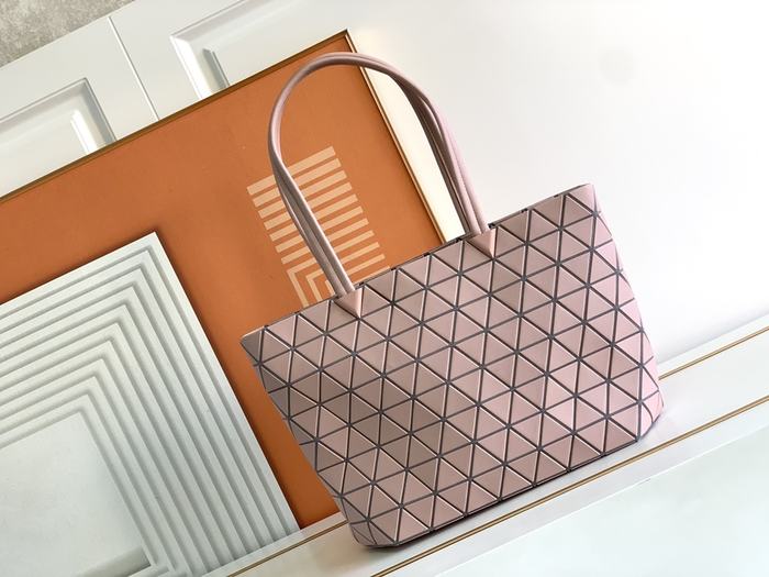 Issey Miyake Tote Bag with geometric design and spacious interior Beige 01A