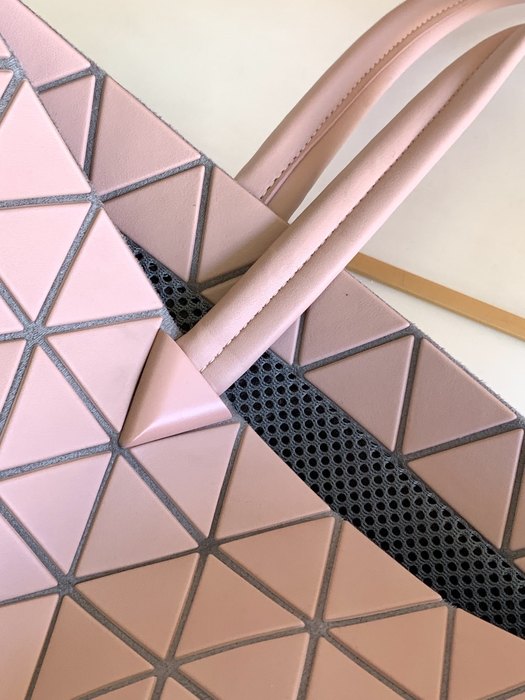 Issey Miyake Tote Bag with geometric design and spacious interior Beige 01A