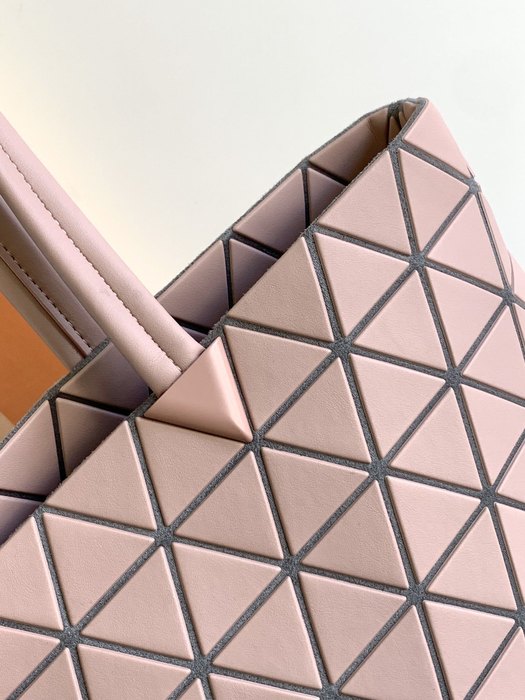 Issey Miyake Tote Bag with geometric design and spacious interior Beige 01A