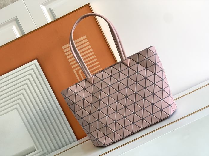 Issey Miyake Tote Bag with geometric design and spacious interior Beige 01A