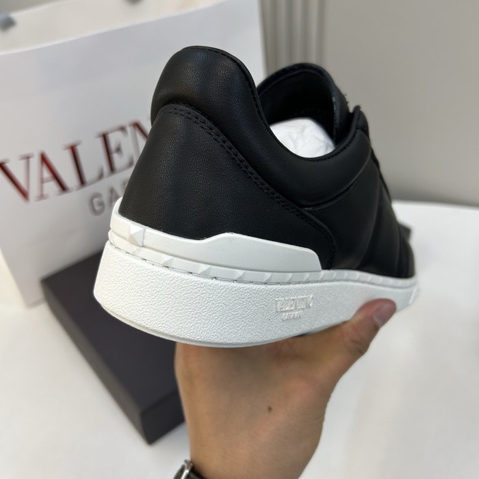 High-Quality Valentino Men's Shoes on Yupoo