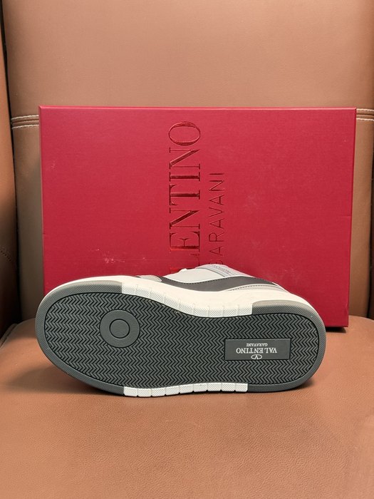 High-Quality Valentino Men's Shoes on Yupoo