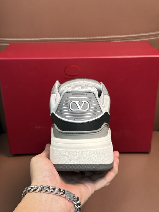High-Quality Valentino Men's Shoes on Yupoo