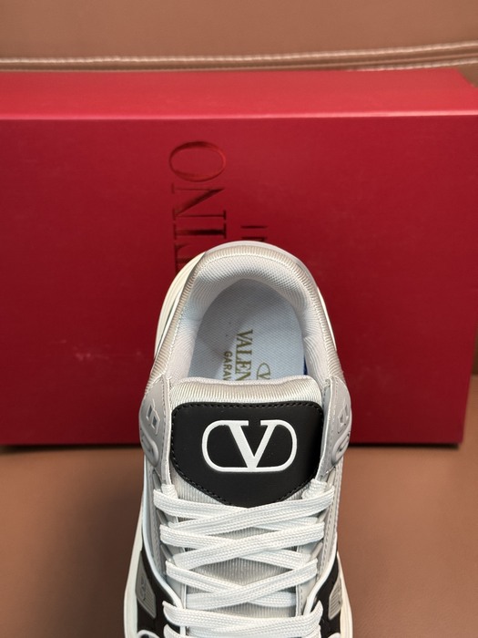 High-Quality Valentino Men's Shoes on Yupoo