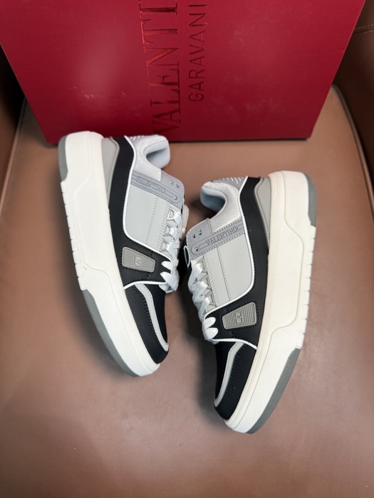 High-Quality Valentino Men's Shoes on Yupoo