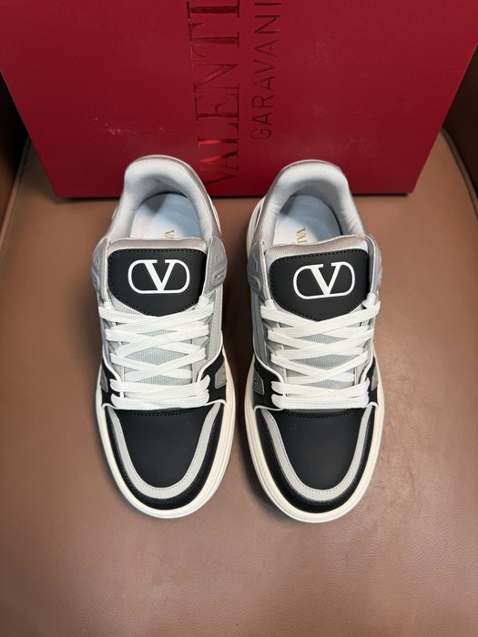 High-Quality Valentino Men's Shoes on Yupoo