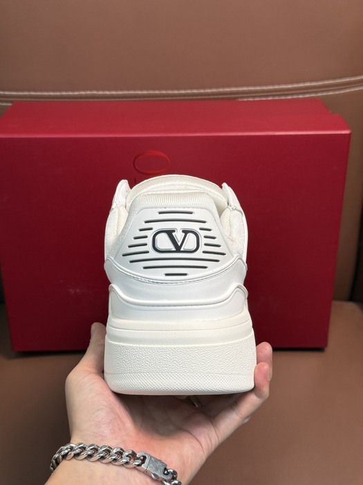 High-Quality Valentino Men's Shoes on Yupoo